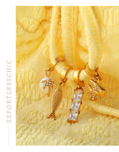 Cierres de Bikini Estilo Costero |   Charm de Acero Inoxidable Chapado en Oro PVD de 18K para Ropa de Playa con Clip |   Resistente al agua, hipoalergénico y sin deslustre - Product Image 6
