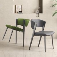 Ensemble de chaises de table de luxe modernes à dossier haut en cuir italien et nordique, rafraîchissantes, pour hôtel, restaurant, repas en extérieur, style designer
