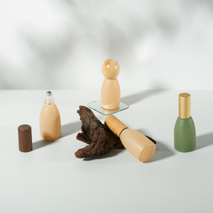 Xách Tay 10Ml Màu Hồng Màu Xanh Lá Cây Morandi Thủy Tinh Tinh Dầu Khử Mùi Cuộn Trên Chai Với Con Lăn Bóng Bằng Gỗ Vàng Có Nắp Đậy - Product Image 1