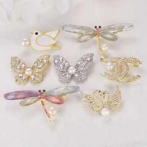 Broche en forme de nœud papillon en perle d'eau douce, tendance, pour femmes, de Zhuji Jewelry, avec boucle antidérapante pour foulard en soie, papillon - Product Image 2