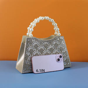 Borsa a Tracolla di Lusso con Manico Corto a Ventaglio con Perle e Cristalli, Design Elegante per Donne - Product Image 6