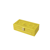 Boîte de rangement en bois jaune mat avec motif en relief, doublure en velours, couvercle rabattable, coffret cadeau en bois avec fermoir métallique