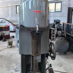 Máquina Perforadora Vertical Automática de Alta Precisión y Eficiencia para Piezas de Automóviles y Mecanizado de Moldes - Product Image 3