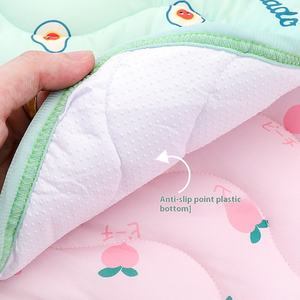 Großhandel Sommer Kühlung Haustier Eis Seide Isomatte Atmungsaktive Faser Katze Hund Zwinger Zwinger Coole Haustier Matte Silikon Bett matte Reisen - Product Image 4