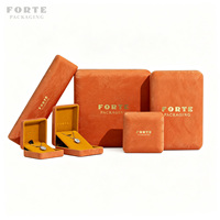 Boîte à bijoux de luxe FORTE en cuir PU orange vibrant avec intérieur en velours, logo personnalisé et service de marquage à chaud