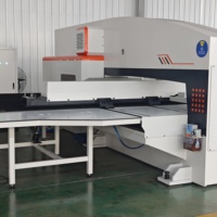 Presse à poinçonner CNC à tourelle pour le poinçonnage continu de pièces automobiles, meubles, lampes et aluminium