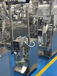 Venta directa de fábrica Bolsa pequeña Leche Jugo Bebida Máquina de envasado de líquidos <span class=keywords><strong>Precio</strong></span> al por mayor - Product Image 4