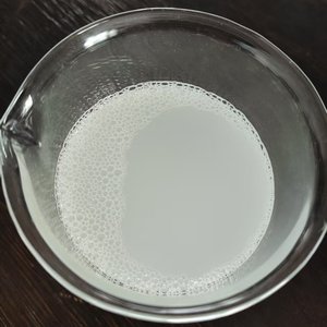 Agente Absorbente de Humedad Weiduo, Agente de Acabado para Telas Líquido Viscoso Blanco No Iónico de Secado Rápido (20% de Pureza), Barril de Pegamento de 120 kg - Product Image 3