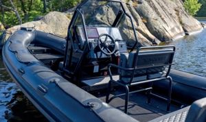 CE <span class=keywords><strong>WAKE</strong></span> 7M <span class=keywords><strong>Bateau</strong></span> Semi-Rigide de 23 Pieds à Coque en Aluminium et Hypalon 700 pour le Divertissement et la Dérive en Mers Océaniques Disponible à la Vente - Product Image 6