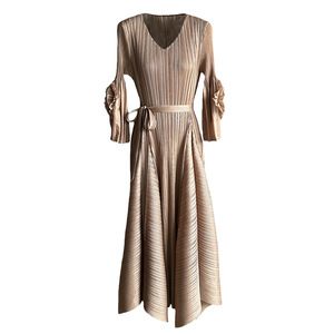 Vestido de mujer de alta gama vintage con cuello en V, mangas acampanadas con flores tridimensionales, <span class=keywords><strong>falda</strong></span> plisada con cordones y control de cintura, elegante para primavera. - Product Image 5