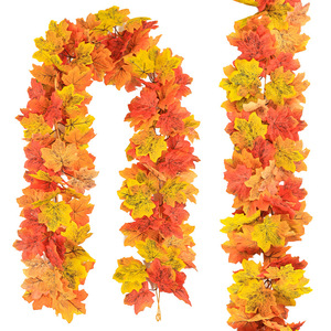 Guirlande de feuilles d'érable artificielles en soie, décoration extérieure pour la maison, style naturel pour l'automne et Halloween - Product Image 1