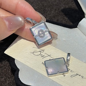 Pendentif en argent pur S925 en forme de nez de cochon avec un design de niche, simple et à la mode, collier à breloque géométrique carré vintage - Product Image 4