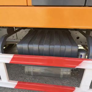 Camion benne d'occasion SINOTRUK HOWO 8x4 371HP Euro 2, 16 tonnes, pour <span class=keywords><strong>transport</strong></span> lourd général - Product Image 4