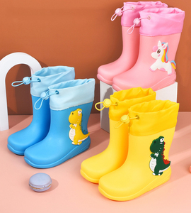Bottes de <span class=keywords><strong>pluie</strong></span> d'extérieur pour enfants en gros, directement de l'usine, mignonnes, à motifs de dessins animés, unisexes, imperméables, pour garçons et filles, stock en vrac - Product Image 2