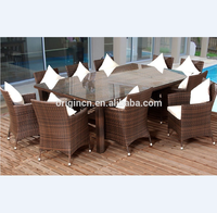 Ensemble de mobilier de restaurant d'extérieur en rotin classique de luxe, 10 places, chaises longues en osier, tables à manger