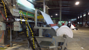 <span class=keywords><strong>Ligne</strong></span> de production de papier toilette clé en main 20TPD avec machine de recyclage de papier usagé, PLC, pompe, roulement, moteur et engrenage - Product Image 4