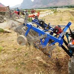 Tracteur agricole à quatre roues avec machine de levage et de récolte des arachides - Product Image 6