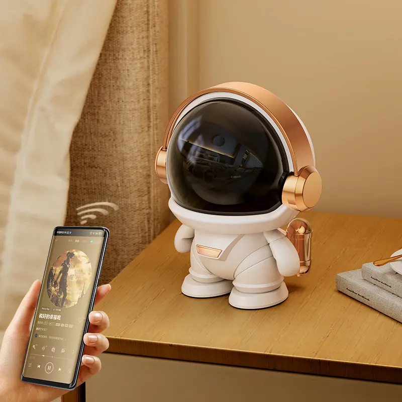 2023 Nieuwe Draadloze Coole Mini Astronaut Speaker Led Lights Effect Binnen En Buiten Gaming Speaker