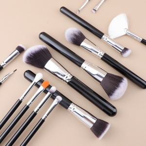 HMU 15 pièces <span class=keywords><strong>de</strong></span> <span class=keywords><strong>pinceaux</strong></span> <span class=keywords><strong>de</strong></span> <span class=keywords><strong>maquillage</strong></span> noirs <span class=keywords><strong>et</strong></span> argentés, prix bas <span class=keywords><strong>et</strong></span> haute <span class=keywords><strong>qualité</strong></span>, avec sac <span class=keywords><strong>de</strong></span> transport - Product Image 3