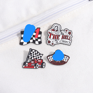 เข็มกลัดรูปธงลายสก็อตรูปการ์ตูนสีดำและสีขาวสำหรับผู้ที่ชื่นชอบการแข่ง - Product Image 3