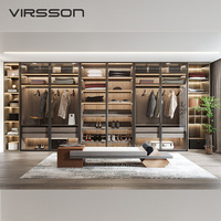 Sistema di Cabina Armadio di Lusso con Telaio in Carbonio, Pannelli in Legno e Porte in Vetro, Design Personalizzato