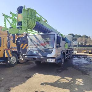 Grue sur camion d'occasion Zoomlion ZTC250V avec capacité de levage de 25 tonnes, composants principaux incluant moteur, boîte de vitesses et moteur. - Product Image 1