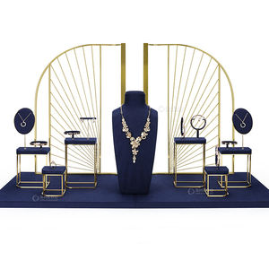 Ensemble de présentoirs à bijoux en métal de haute qualité, présentoirs à bijoux en velours de luxe fabriqués en usine, présentoirs à bijoux personnalisés pour vitrine de magasin - Product Image 1