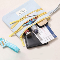Sac Organisateur de Documents de Voyage Multifonctionnel avec 3 Poches Zippées, Porte-Passeport, Étui pour Carte d'Embarquement, Pochette à Dragonne