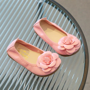 Sepatu dansa anak perempuan, Kasut Slip On bunga warna polos, kasual datar untuk putri - Product Image 4