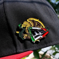 Haute qualité Baseball Anime chapeau épingle et pince à chapeau personnalisé mexicain breloques métal animé pistolet émail casquette chapeau épingle à chapeau