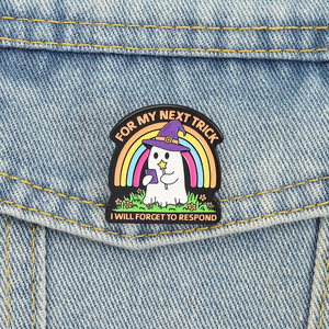 Pin de Esmalte con Diseño de Bruja y Sombrero de Fantasma Arcoíris, Estilo Caricatura Espeluznante, Venta al por Mayor - Product Image 1