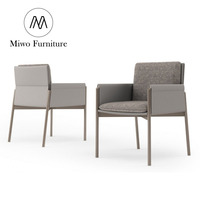 Chaise de salle à manger et de réception moderne italienne avec structure en acier inoxydable et coussin en cuir