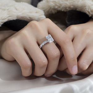 Anillos de Compromiso Messi Jewelry MSR-1767 con Diamantes Cultivados en Laboratorio de Platino Pt950 en Forma Radiante - Product Image 6