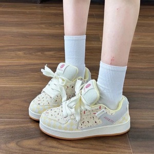 Chaussures décontractées à lacets pour femmes, nouvelle tendance mode automne 2026, jaunes, à semelle épaisse, en cuir PU souple et respirant, pour l'été - Product Image 1
