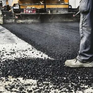 Betún de grado de penetración 60/70 para obras viales de asfalto Carpeta duradera para pavimentación de carreteras y suministro de infraestructura - Product Image 1