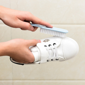 Brosse à chaussures multifonctionnelle en plastique à poils souples pour usage domestique, utilisée pour nettoyer les vêtements, les cols, la lessive et les chaussures - Product Image 3