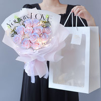 Bouquet de roses en savon LED, matériau de fleurs artificielles combiné, boîte décorative magnifique, cadeau de remise de diplôme, cadeau de la Saint-Valentin