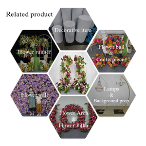 Arche florale artificielle avec des fleurs roses, vertes et bordeaux mélangées, décoration florale luxurante pour les mariages - Product Image 5