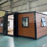 Maison conteneur préfabriquée pliable à aménagement personnalisé, extensible, avec une conception à double aile créant un espace intérieur spacieux
