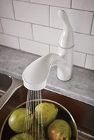 Robinet de cuisine monocommande moderne blanc en acier inoxydable brossé à montage sur plan, avec cartouche céramique et douchette extractible