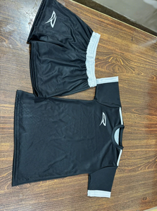 Conjunto de Camiseta de Fútbol Negra Unisex de Manga Corta con Cuello Redondo y Pantalones con Cintura Elástica, Transpirable, de Secado Rápido, de Poliéster para Adultos - Product Image 3