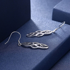 Pendientes Largos Geométricos Retorcidos para Mujer, Diseño Hueco Minimalista, Joyería de Moda para Oficina - Product Image 4