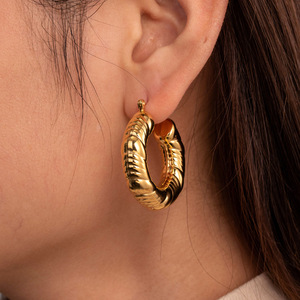 Orecchini pendenti alla moda 316L in acciaio inossidabile Anti appannamento in ipoallergenico orecchini a cerchio impermeabili 18k Pvd placcati in oro - Product Image 5