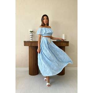 Elegante conjunto de blusa azul claro con hombros descubiertos y falda larga para mujer, 100% algodón, gasa transpirable, atuendo de verano. - Product Image 4