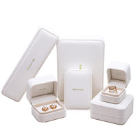 Boîte à bijoux en daim de luxe en gros emballage personnalisé en cuir PU pour bracelets colliers boucles d'oreilles bagues organisateur de bijoux