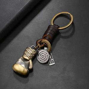 Llavero de metal con guantes de boxeo, colgante vintage de aleación de bronce y cuero trenzado, regalo creativo y personalizado al por mayor - Product Image 4