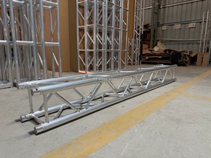 Le système d'éclairage et de sonorisation pour toit en alliage d'aluminium présente une forte capacité de charge et une bonne résistance au vent. - Product Image 2