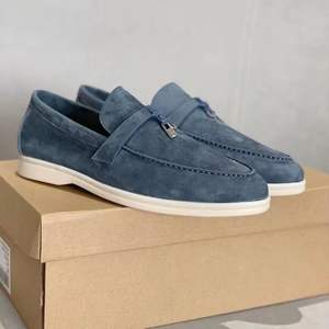 Nouvelles chaussures décontractées à enfiler d'été, semelle souple, avec empeigne en PU artificiel et surpiqûres, style européen-américain polyvalent - Product Image 1