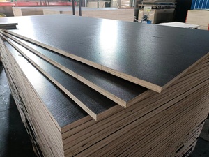 Contrachapado con película de 18mm/<span class=keywords><strong>Encofrado</strong></span>/Contrachapado con película negra de 18mm <span class=keywords><strong>Encofrado</strong></span> de construcción marina/<span class=keywords><strong>Tablero</strong></span> <span class=keywords><strong>fenólico</strong></span> Precios al por mayor - Product Image 4