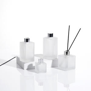 Bouteille ronde en verre dépoli mat de vente en gros pour la maison produits décoratifs bouteille de parfum de voiture <span class=keywords><strong>vide</strong></span> diffuseur avec anneau différent - Product Image 5